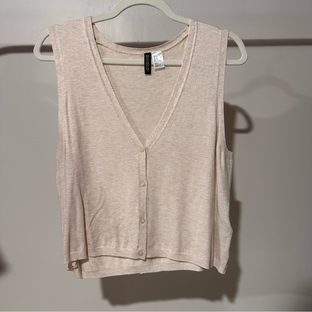 ❤️H&M Cream Sleeveless Button-Up Top